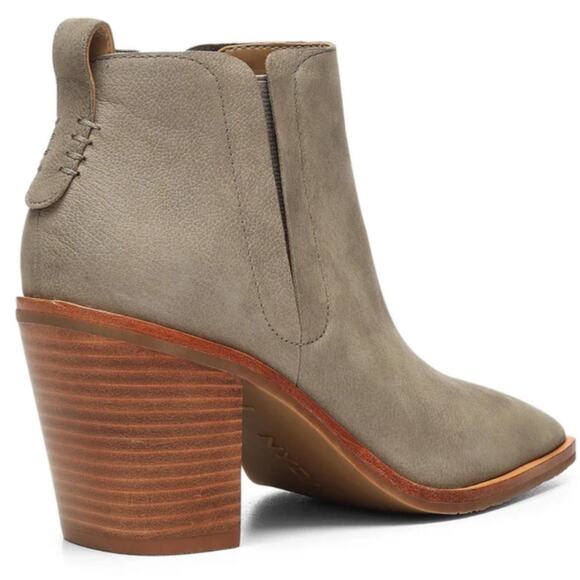 NYDJ Women's Jolene go Boots | Sz 7 - Color- Taupe MSRP 108 - Picture 5 of 6